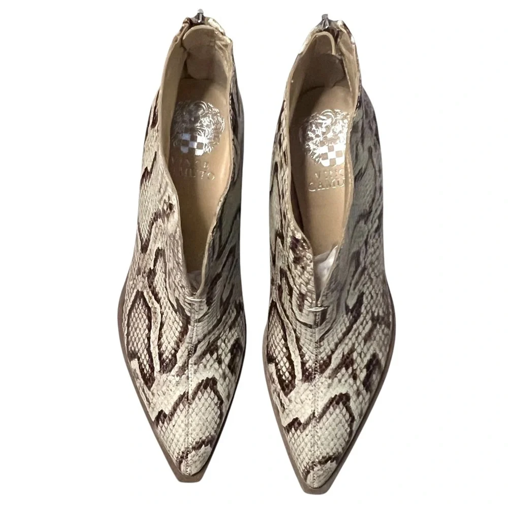 VINCE CAMUTO Short White Leather Boots Ginsel Size 6.5 Snake Print 1362-18